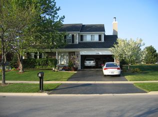 1145 Regency Ln, Carol Stream, IL 60188