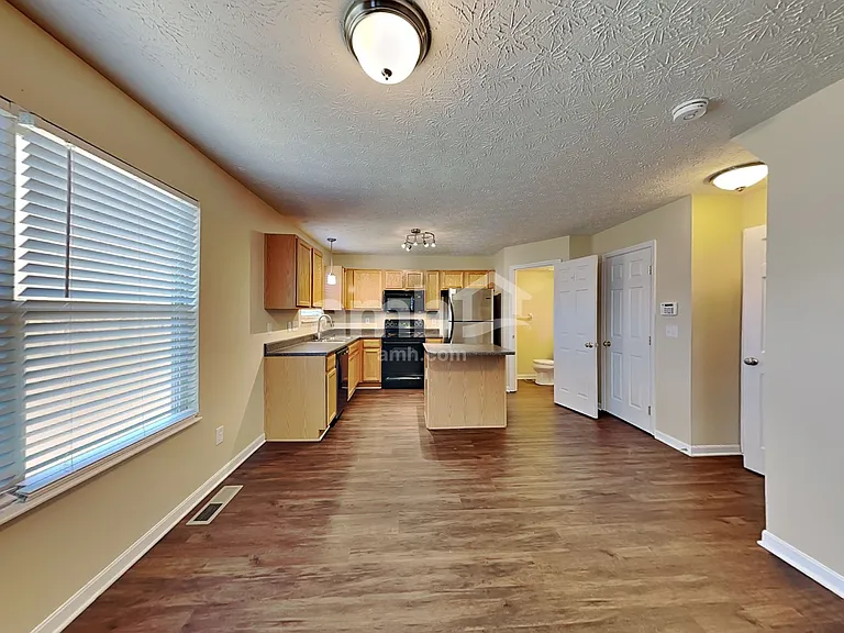 7451 Holyoke Cir — Photo 7