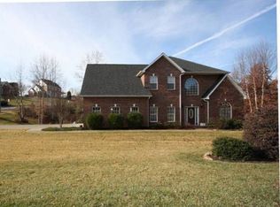 4613 9th St NE, Hickory, NC 28601