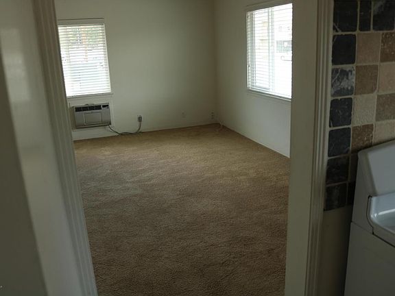 4th image of 2210 1/2 Montrose Ave