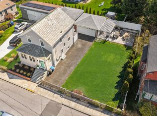4 Vaughan Ave, Newport, RI 02840