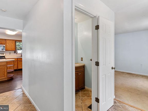 4th image of 8305 Circle Dr