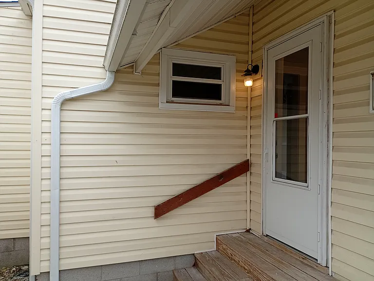 501 W Main St — Photo 31