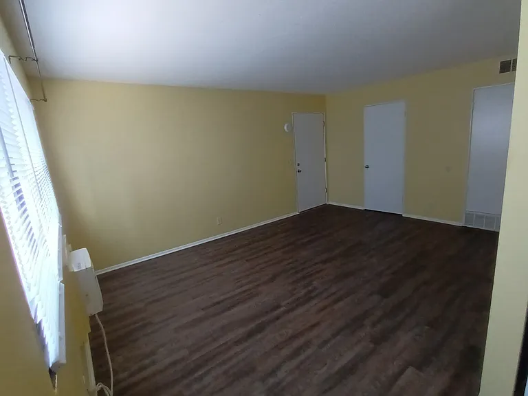 5940 E River Rd — Photo 14