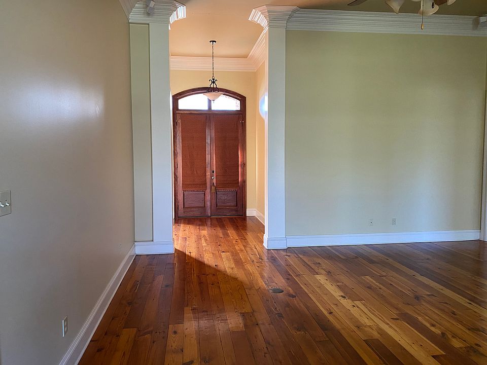 1st image of 101 Vanburg Pl