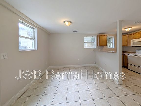 4th image of 1379 Ingleside Ave Unit B
