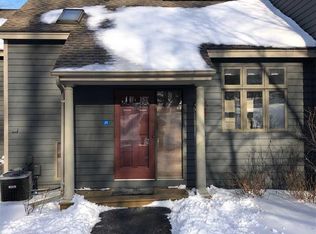 25 Valleywood Ln, Galena, IL 61036