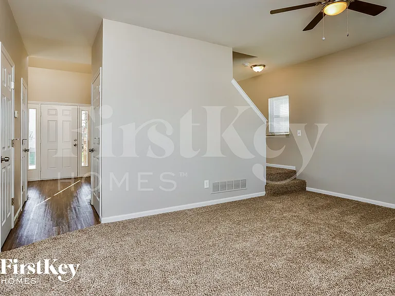 1097 Prince Albert Ct — Photo 3