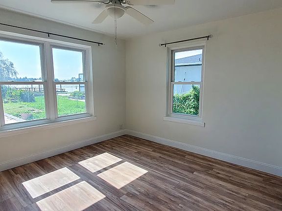 3rd image of 912 Lake Jessie Dr