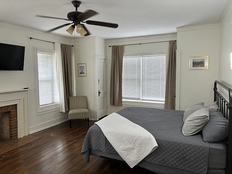 1001 S Lindsay St — Photo 15