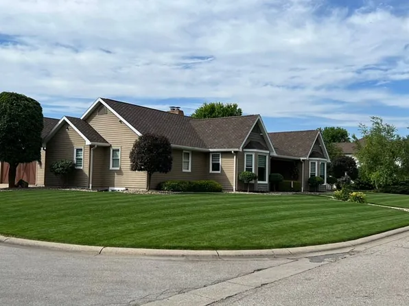 51117 Ashley Dr, Granger, IN 46530