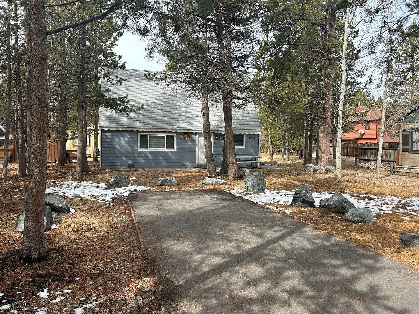 Great Neighborhood Near the Lake and Stateline Area - Long Term Rental — Photo 1