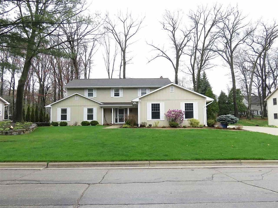 1st image of 2485 Parkwood Dr