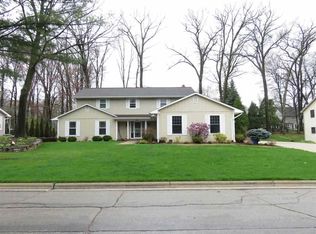 2485 Parkwood Dr, Green Bay, WI 54304