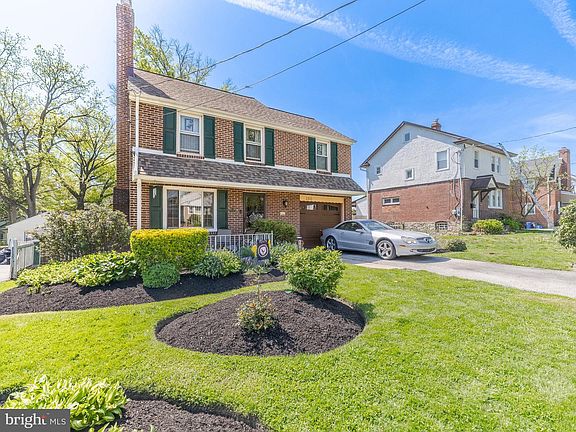 3rd image of 160 W Essex Ave