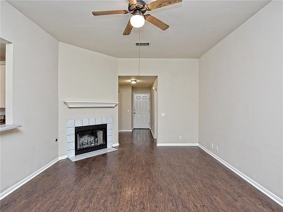 5th image of 805 Sparkling Brook Ln