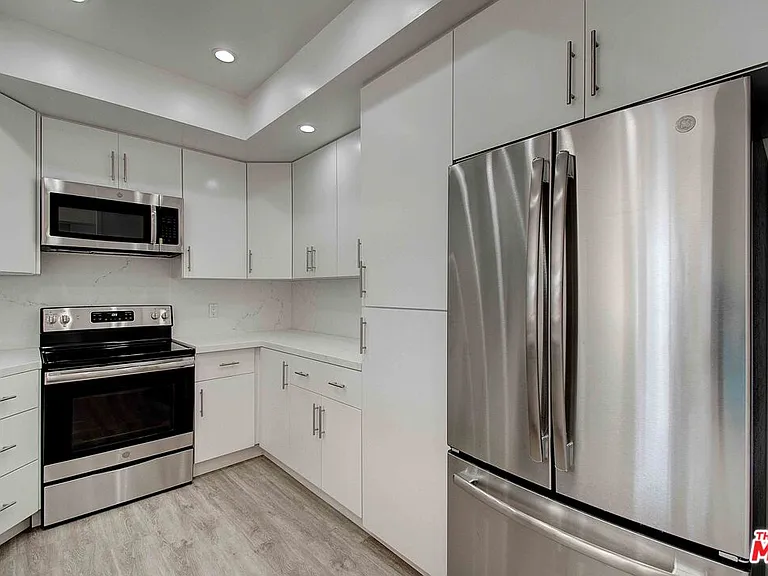 2324 S Beverly Glen Blvd #201 — Photo 25