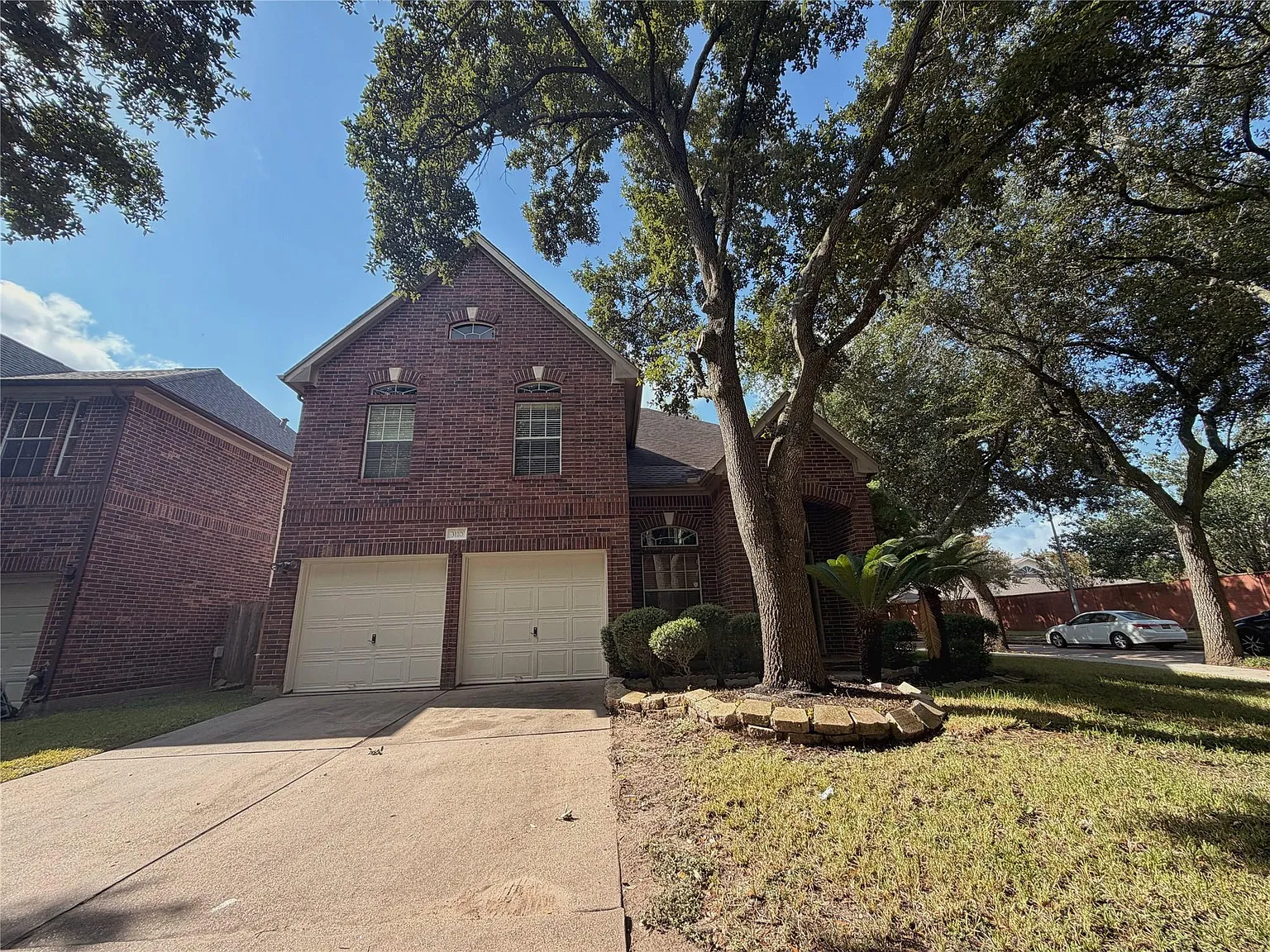 3 bed, 2.5 bath, 2717 sqft, $2,400 — Photo 2