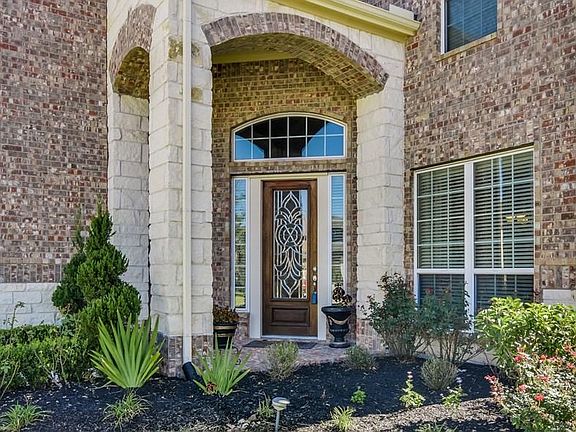 2nd image of 25739 Oakwood Knoll Dr