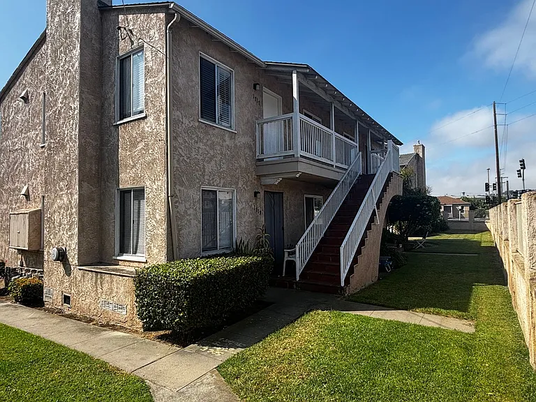 Charming and Bright 2 bed 1 bath in Point Loma — Photo 2