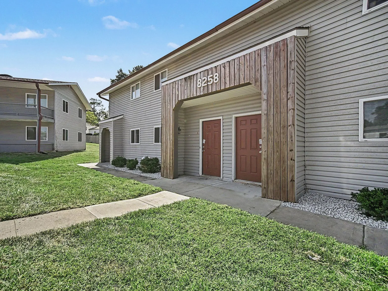 Skylark Point Apartments — Photo 4