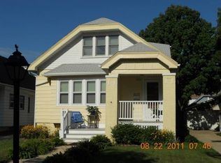 4225 N Larkin St, Shorewood, WI 53211