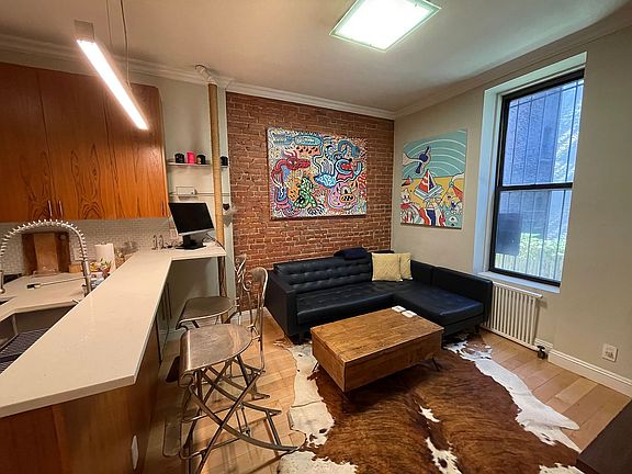 3rd image of 80 Charles St APT 1R