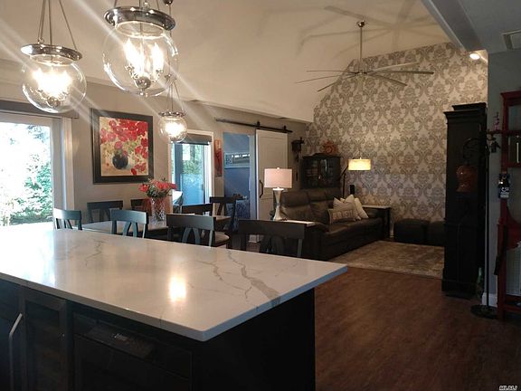 4th image of 26 Southgate Cir