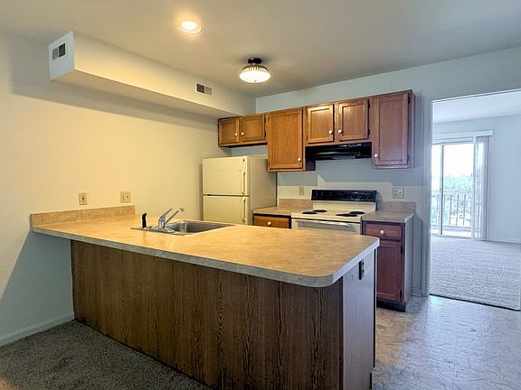 3rd image of 54 Westpointe Dr #54