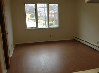 475 Main St, Northport, NY 11768