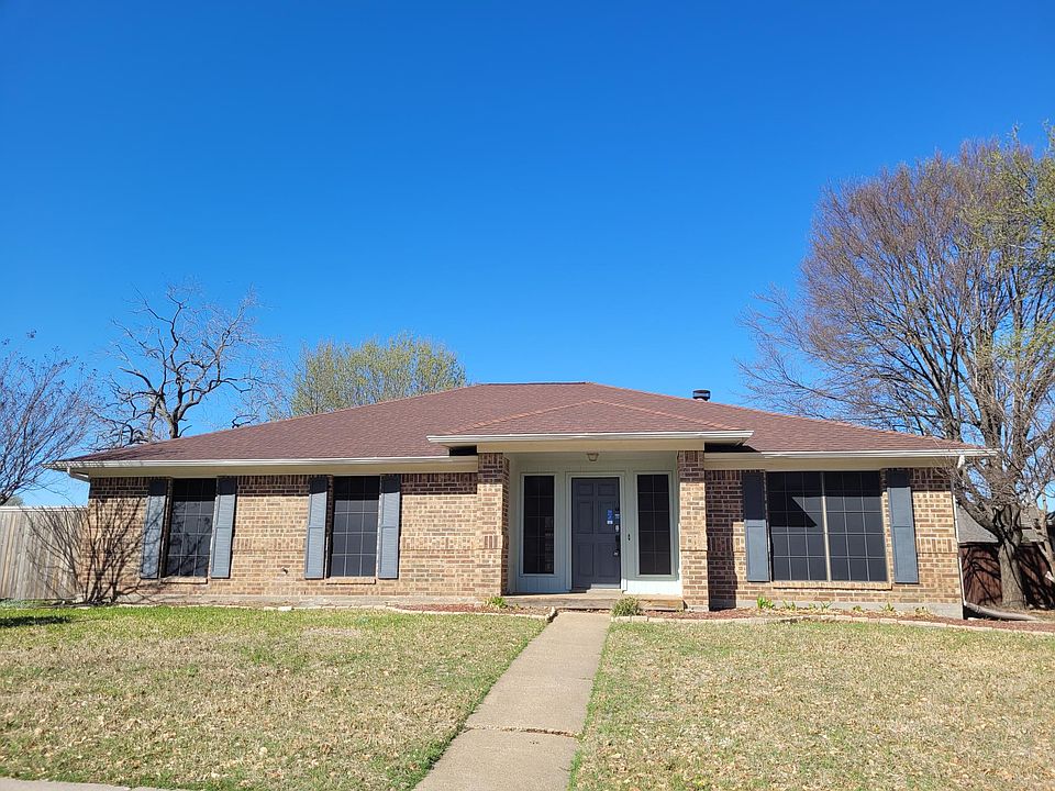 1st image of 921 Sandhurst Dr