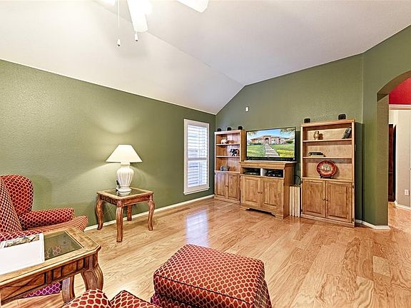 3rd image of 3413 Bluegrass Dr