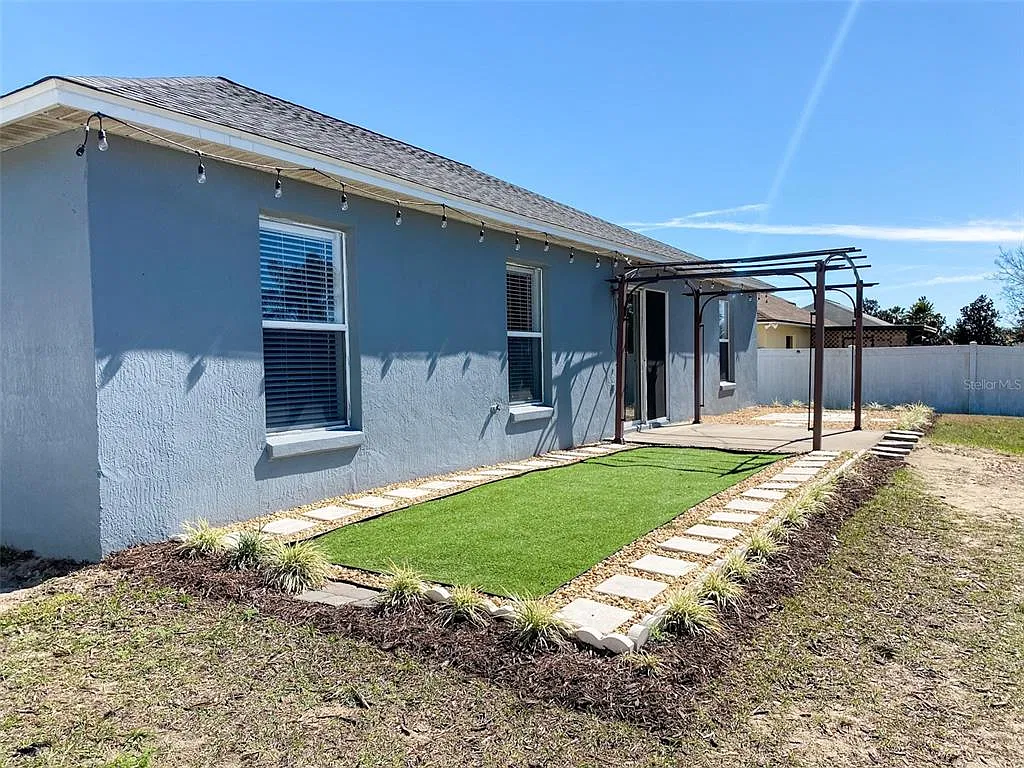 4 bed, 2.0 bath, 1422 sqft, $2,250 — Photo 4