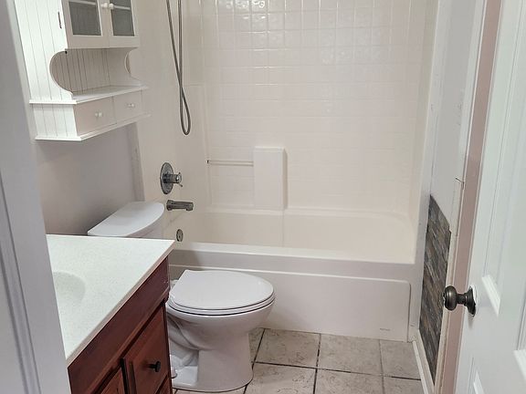 2nd image of 503 Cahill Ln