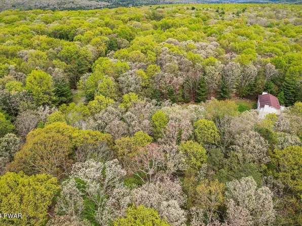 7 Long Pine Rd, Greeley, PA 18425