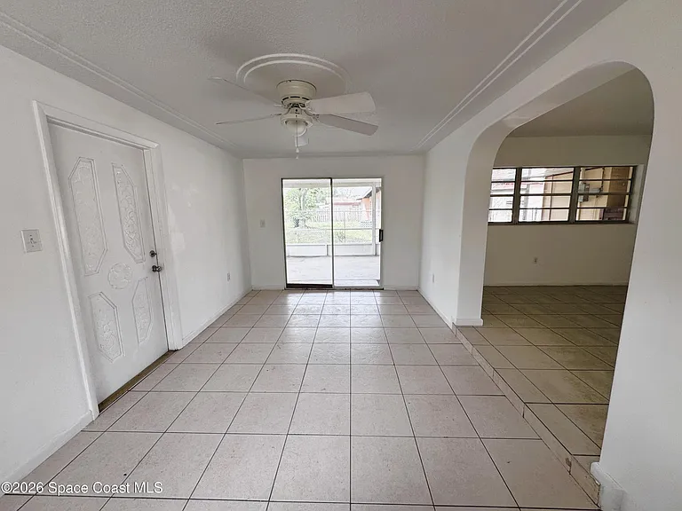 305 Edinburgh Dr — Photo 6