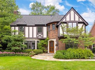 1047 Kensington Ave, Grosse Pointe Park, MI 48230