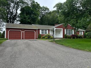 16 Round Hill Cir, Naugatuck, CT 06770