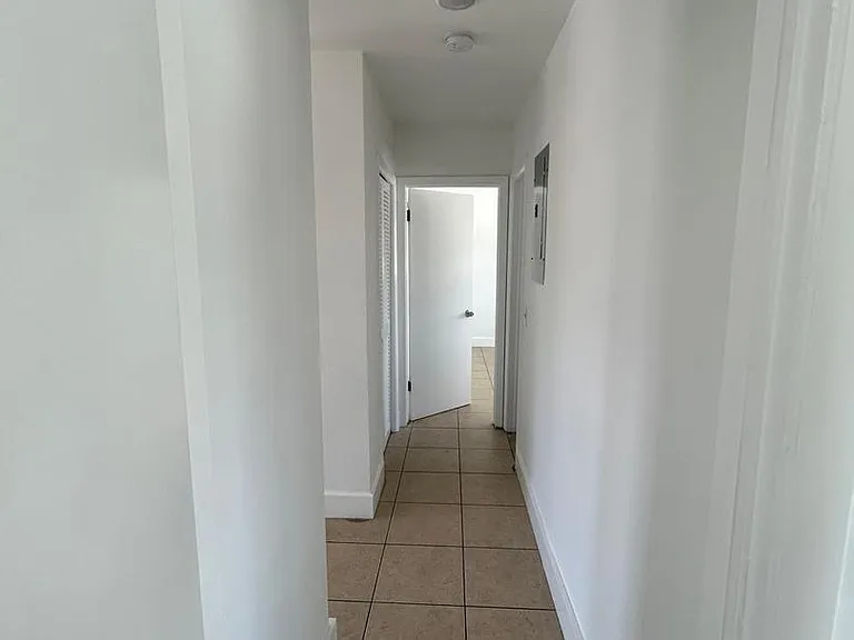 920 SE 2nd Ave — Photo 3