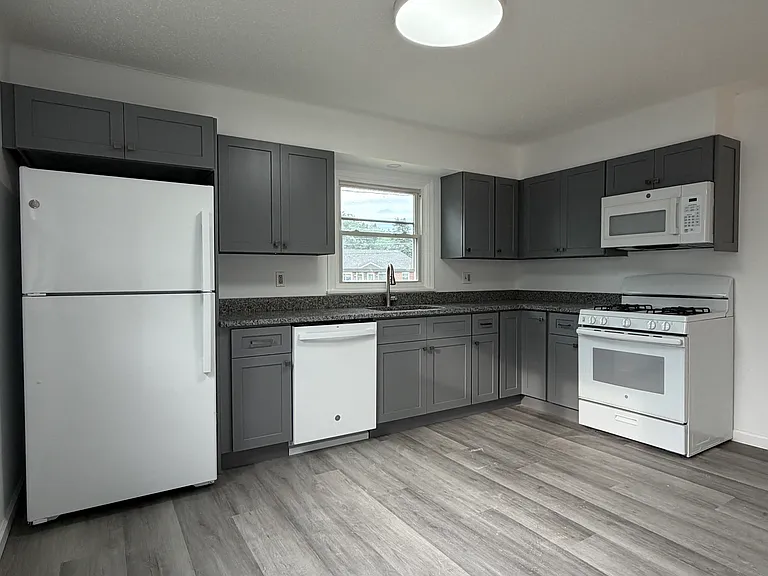 5 Saybrook Dr #B — Photo 3