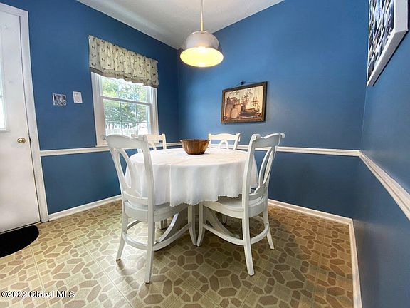 5th image of 14 Oakwood Dr