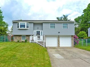 2222 Trolist Dr, North Huntingdon, PA 15642