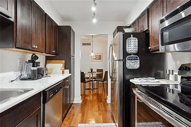 1430 Jackson Ave #205 — Photo 10