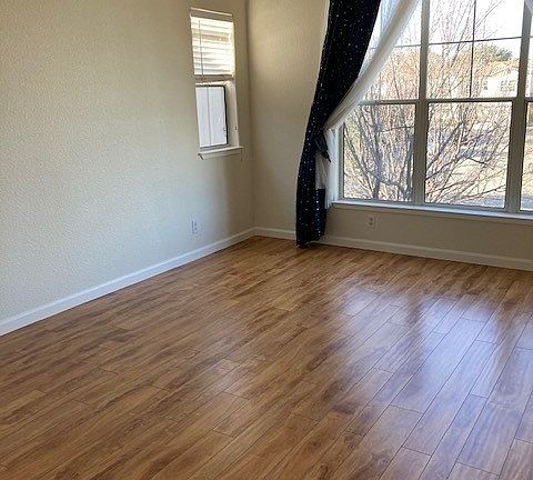 2nd image of 1702 Loveland Ct