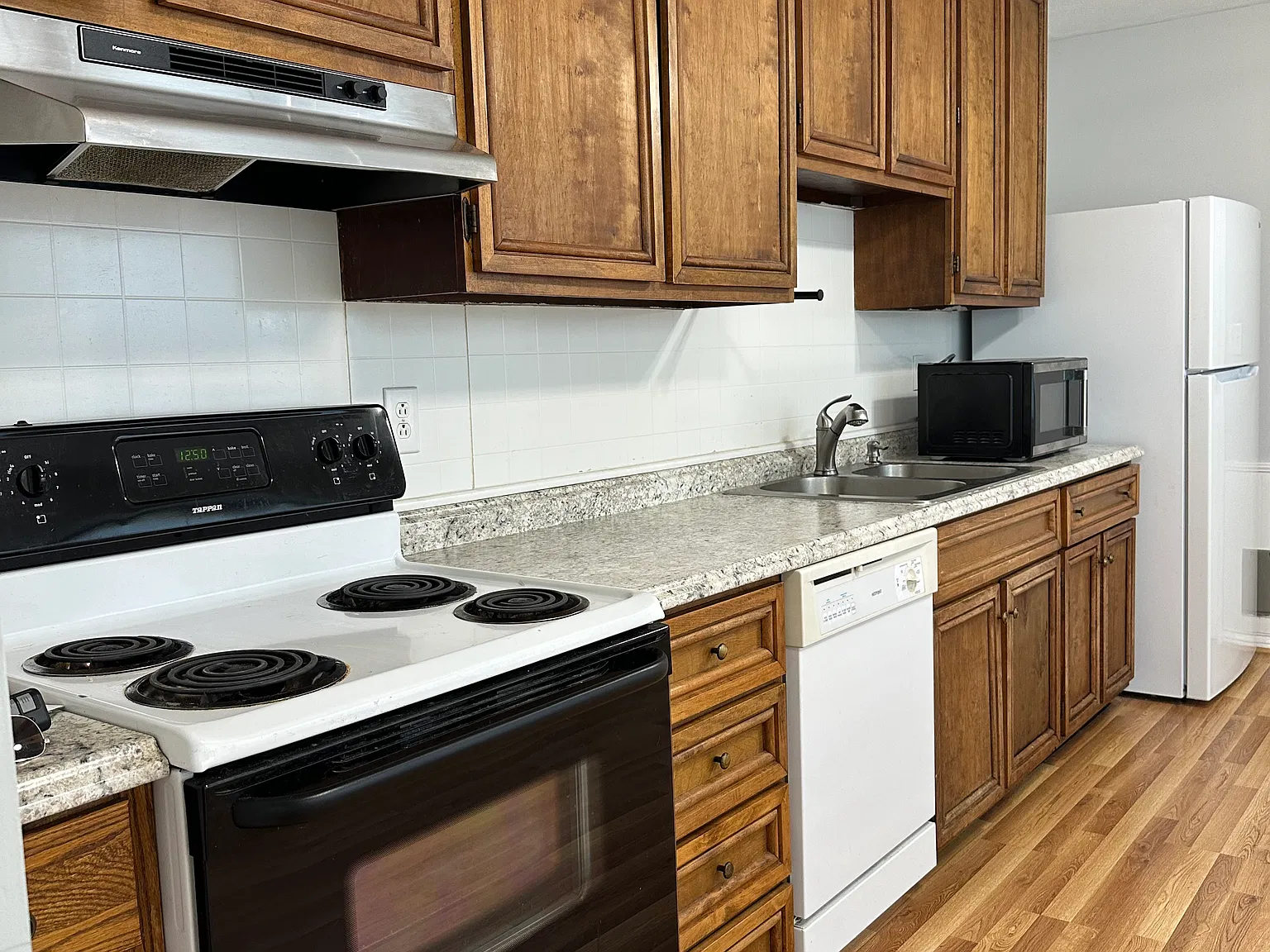 3 bed, 1004 sqft, $1,300 — Photo 4