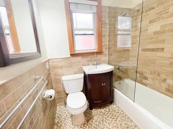 121 Jewel Street image 3 of 7