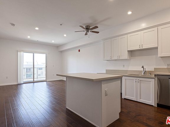 3rd image of 155 S Oxford Ave #402