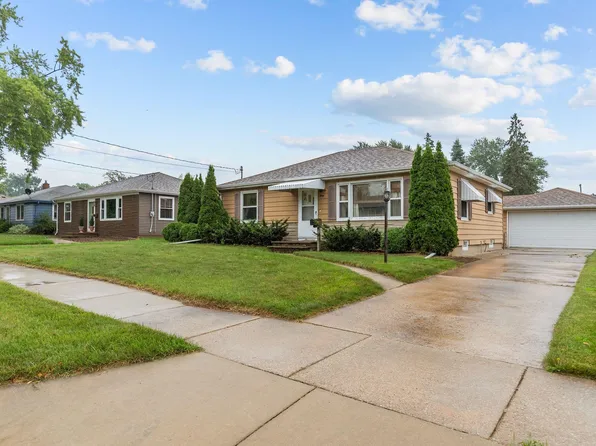 309 E 17th St, Kaukauna, WI 54130