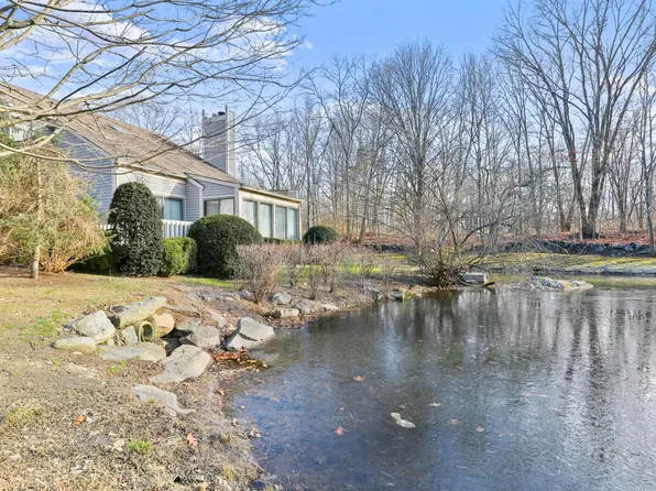 313 W Lyon Farm Dr, Greenwich, CT 06831