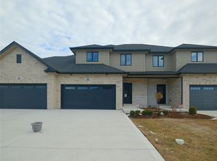 711 Elliot Point Rd, Amherstburg, ON N9V0H1